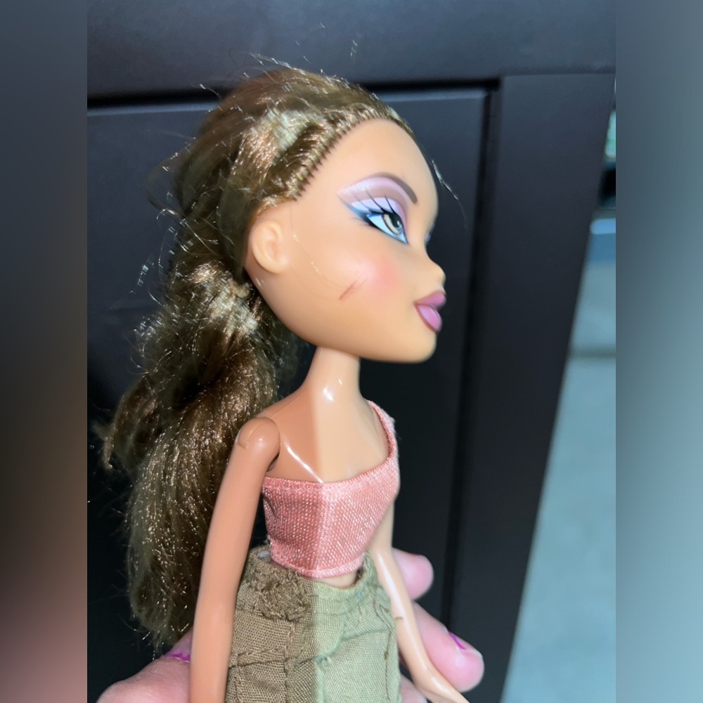BRATZ DOLL - Picture 3 of 5